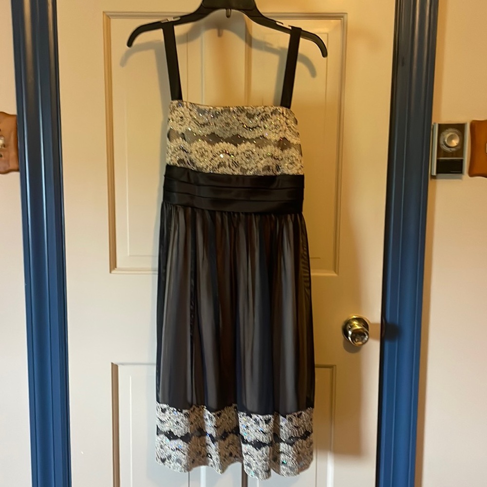 Really cute formal dress size 12. Perfect for a winter dance, homecoming or prom